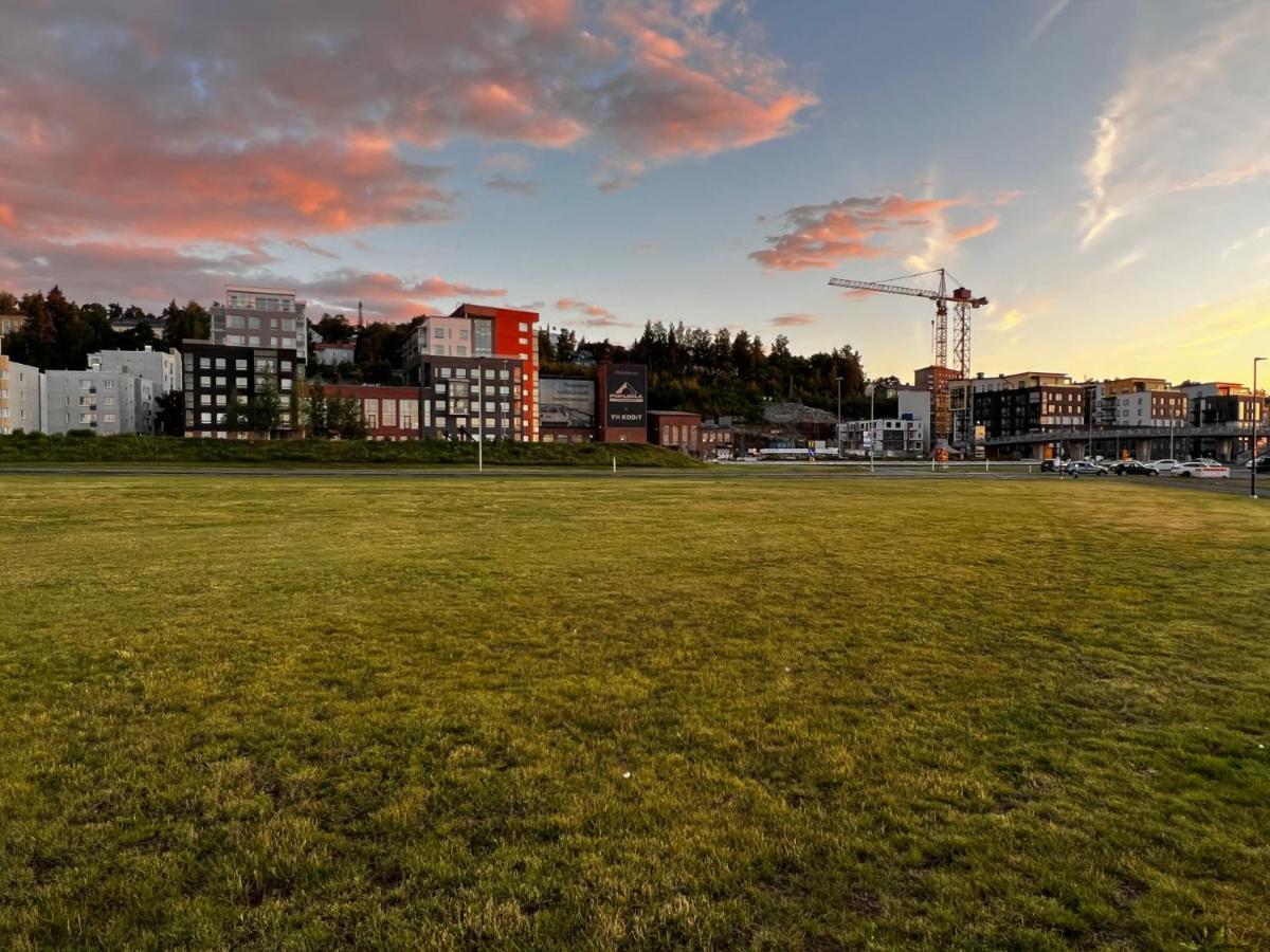 Uusi Upea Asunto Jaervinaekoealalla Ja Autohallilla Tampere Dış mekan fotoğraf